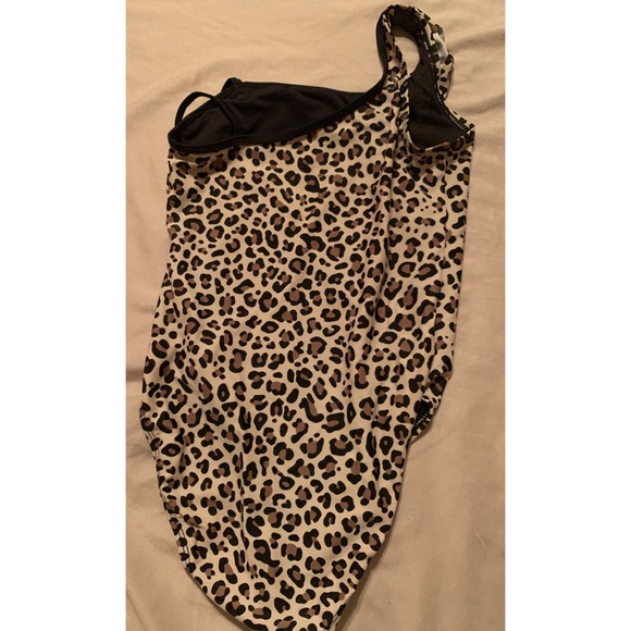Leopard print one shoulder bathing suit - Picture 2 of 2